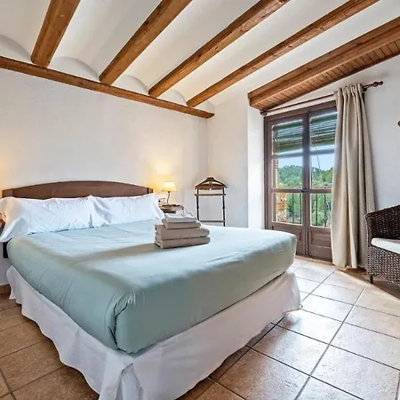 Cal Tous, La Socarrimada Farm stay *