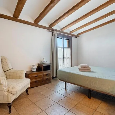 Cal Tous, La Socarrimada Farm stay *